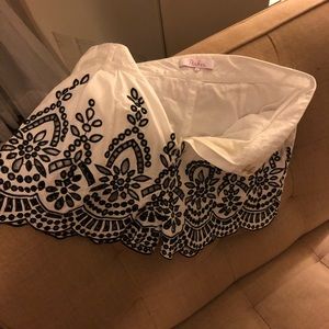 Cute scallop $ embroidered key hole cut out